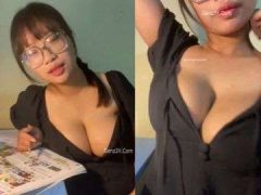 Cặp Bưởi Siêu Bự Của Nữ Sinh Ham Học Hỏi
