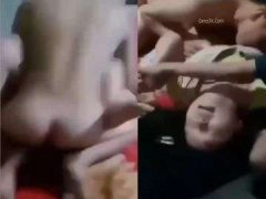 Hoa Khôi Cấp 3 Bị Đụ Tập Thể Mới Sướng Làm Sao