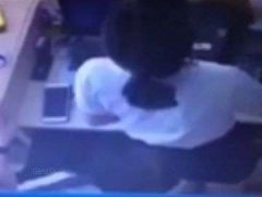 Em Nhân Viên Banh Rộng Chân Để Anh Quản Lý Tgdd Móc Cua